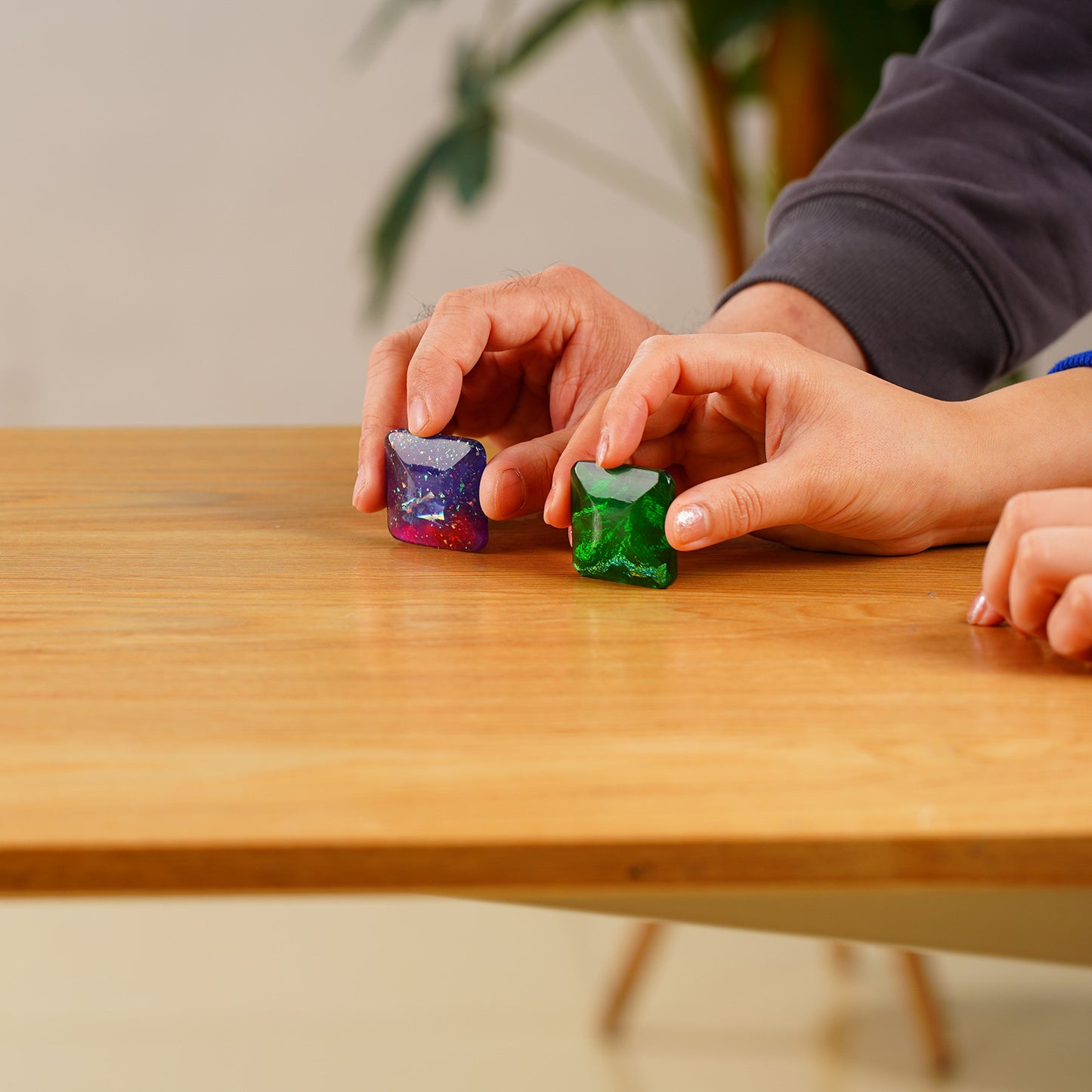 🔹Magic Spinning Fidget Cube